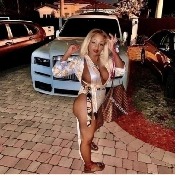 Best boutique - Shop with Me - Picture 2 of 6